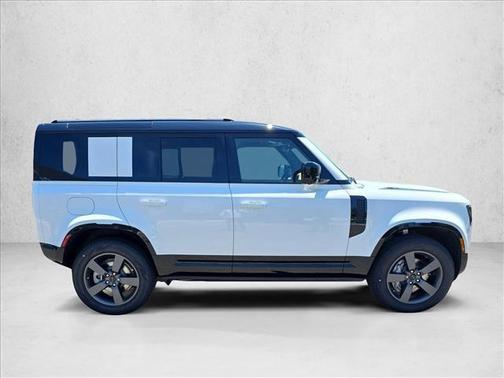 Fuji White 2026 Land Rover Defender P400 X-Dynamic SE