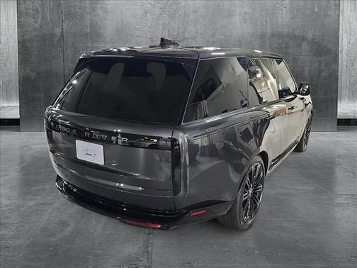 2025 Land Rover Range Rover P530 SE