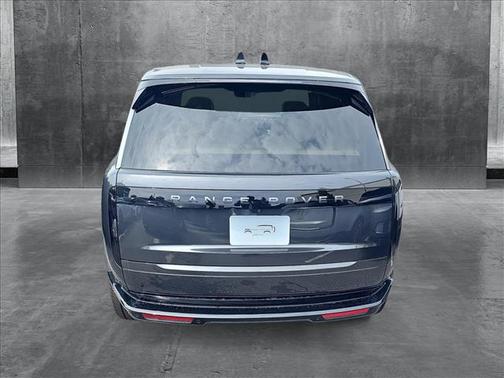 2025 Land Rover Range Rover P530 SE