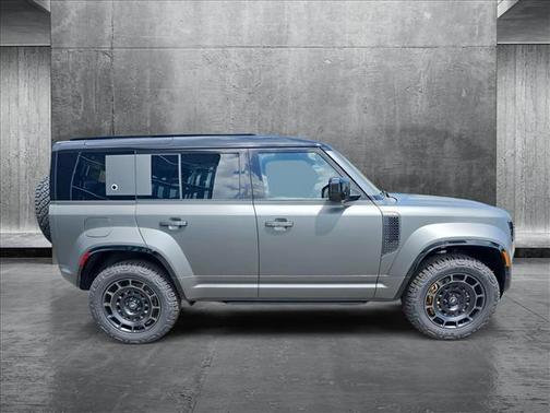 2025 Land Rover Defender P635 OCTA Edition One