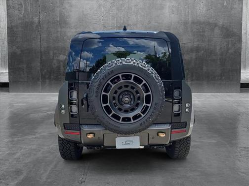 2025 Land Rover Defender P635 OCTA Edition One