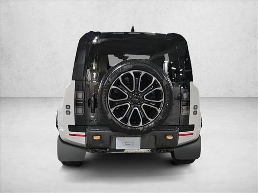 2026 Land Rover Defender P635 OCTA