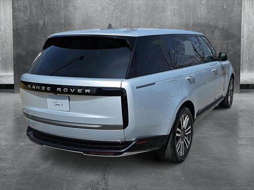 2025 Land Rover Range Rover P530 SE 7 Seat