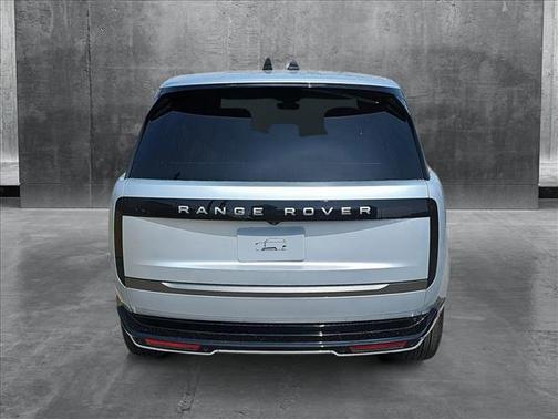 2025 Land Rover Range Rover P530 SE 7 Seat