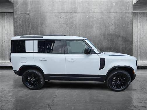 2025 Land Rover Defender 110 P400 S