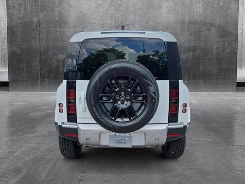 2025 Land Rover Defender 110 P400 S