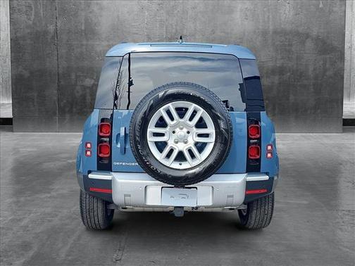 2025 Land Rover Defender 110 P300