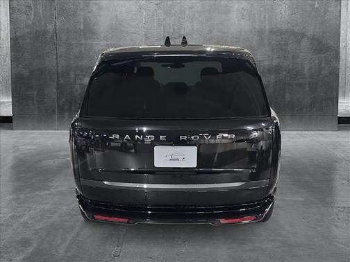 2025 Land Rover Range Rover P530 SE