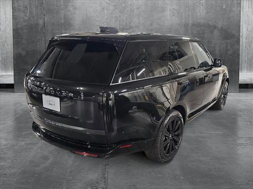 2025 Land Rover Range Rover P530 SE