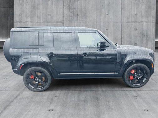 2025 Land Rover Defender 110 P400 X