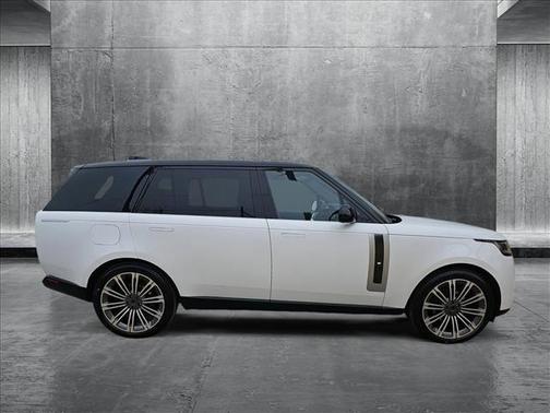 2025 Land Rover Range Rover P615 SV