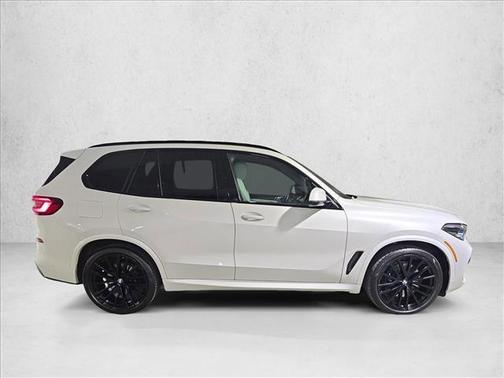 Mineral White Metallic 2023 BMW X5 xDrive40i