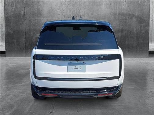 2025 Land Rover Range Rover P530 SE