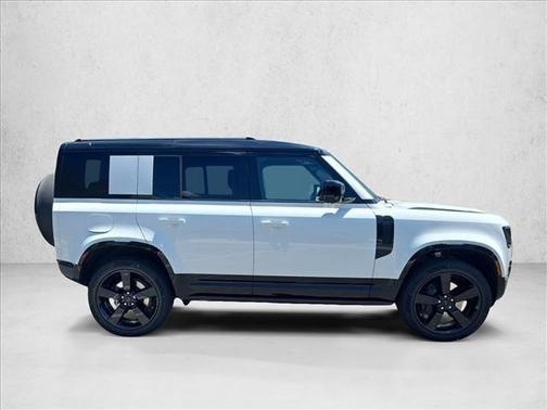 Fuji White 2026 Land Rover Defender P400 X-Dynamic SE