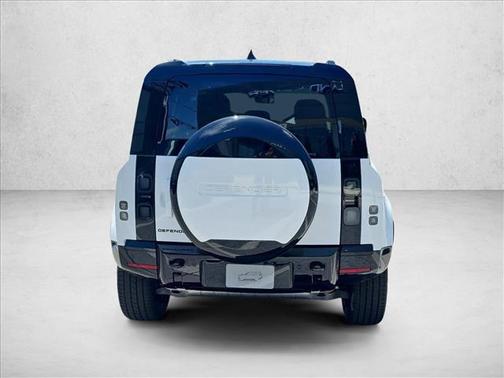 Fuji White 2026 Land Rover Defender P400 X-Dynamic SE