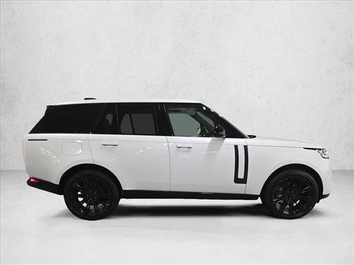 Ostuni Pearl White Premium Metallic 2026 Land Rover Range Rover P400 SE