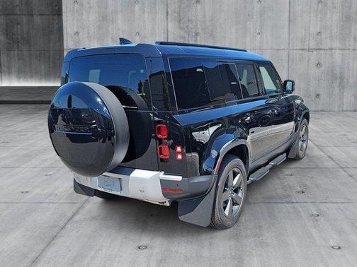 2025 Land Rover Defender 110 P300
