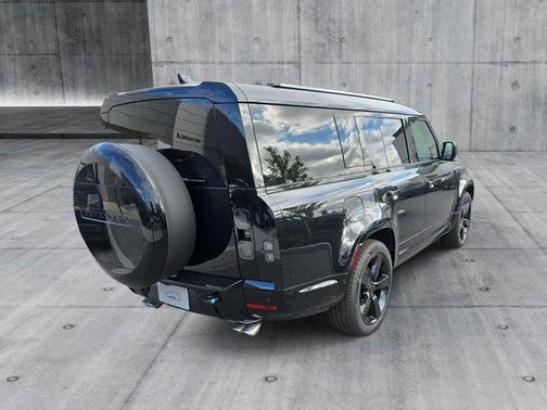 2026 Land Rover Defender V8