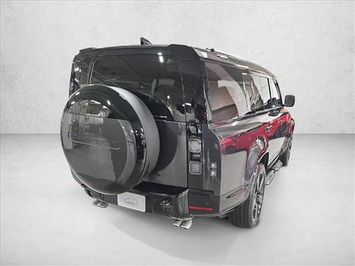 2026 Land Rover Defender V8