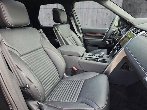 2024 Land Rover Discovery Dynamic SE