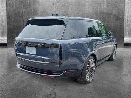 2025 Land Rover Range Rover P400 SE
