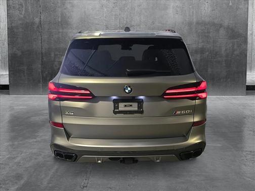 2025 BMW X5 M60i