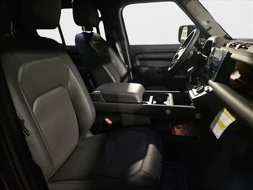 2024 Land Rover Defender 130 P400 Outbound
