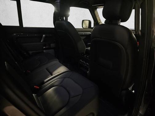 2024 Land Rover Defender 130 P400 Outbound