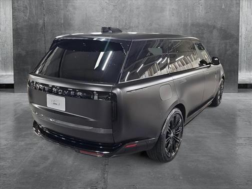 2025 Land Rover Range Rover P530 SE 7 Seat