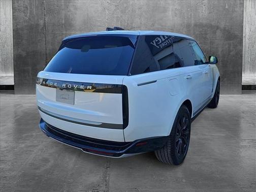 2025 Land Rover Range Rover P550e SE