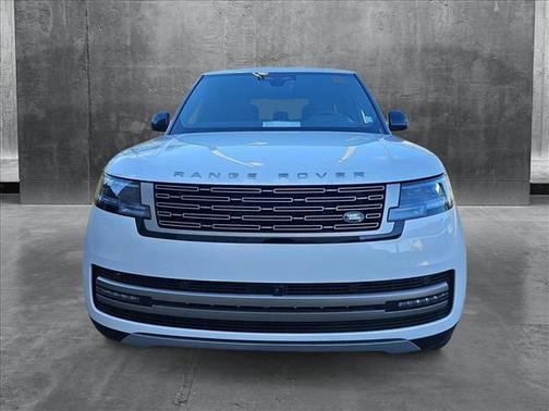 2025 Land Rover Range Rover P550e SE