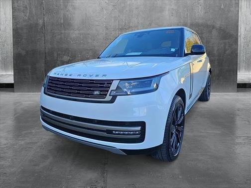 2025 Land Rover Range Rover P550e SE