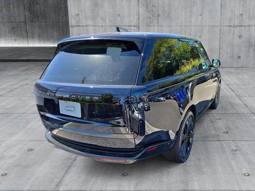2025 Land Rover Range Rover P530 SE