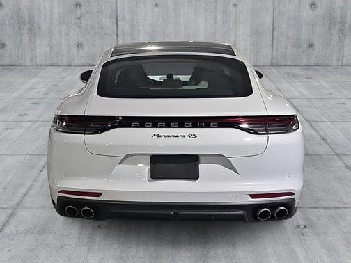 2022 Porsche Panamera 4S