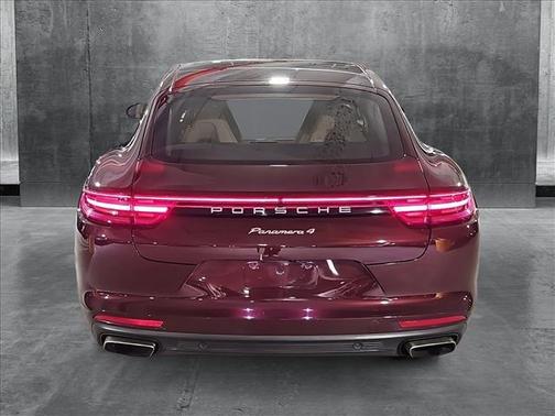 2018 Porsche Panamera 4