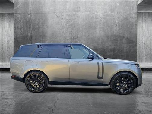 2025 Land Rover Range Rover P550e SE