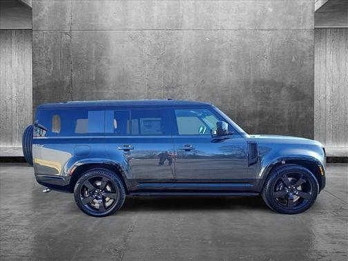 2025 Land Rover Defender V8