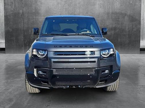 2025 Land Rover Defender V8