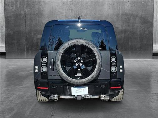 2025 Land Rover Defender V8