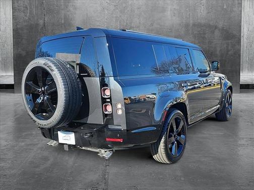 2025 Land Rover Defender V8