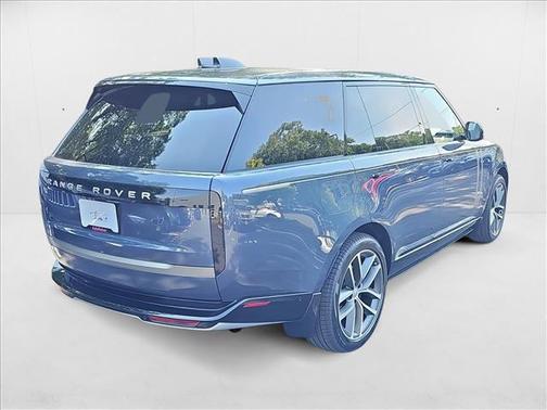 2025 Land Rover Range Rover P400 SE 7 Seat