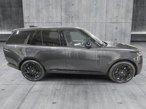 2025 Land Rover Range Rover P400 SE