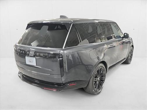 2025 Land Rover Range Rover P400 SE