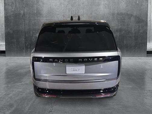 2025 Land Rover Range Rover P530 SE