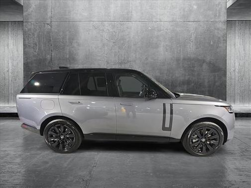 2025 Land Rover Range Rover P530 SE