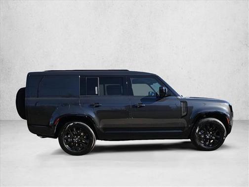 2025 Land Rover Defender 130 P400 Outbound