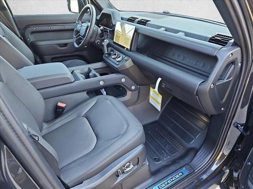 2025 Land Rover Defender 130 P400 Outbound