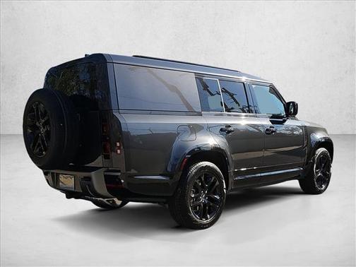 2025 Land Rover Defender 130 P400 Outbound