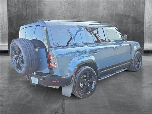 2025 Land Rover Defender 110 P400 X-Dynamic SE