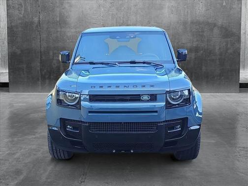 2025 Land Rover Defender 110 P400 X-Dynamic SE